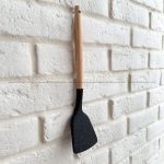 کفگیر لازانیا دسته چوبی سری سیلیکونی