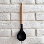 کفگیر ملاقه دسته چوبی با سری سیلیکونی